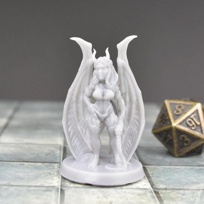 dnd miniature Succubus for dungeons and slaying dragons in tabletop wargaming.-Miniature-EC3D- GriffonCo Shoppe